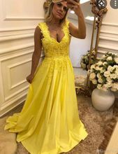 Cargar imagen en el visor de la galería, Straps Yellow Prom Dresses with Appliques Lace