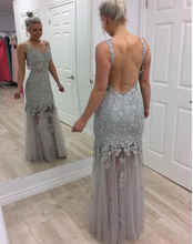 Laden Sie das Bild in den Galerie-Viewer, V Neck Prom Dresses Backless Dresses