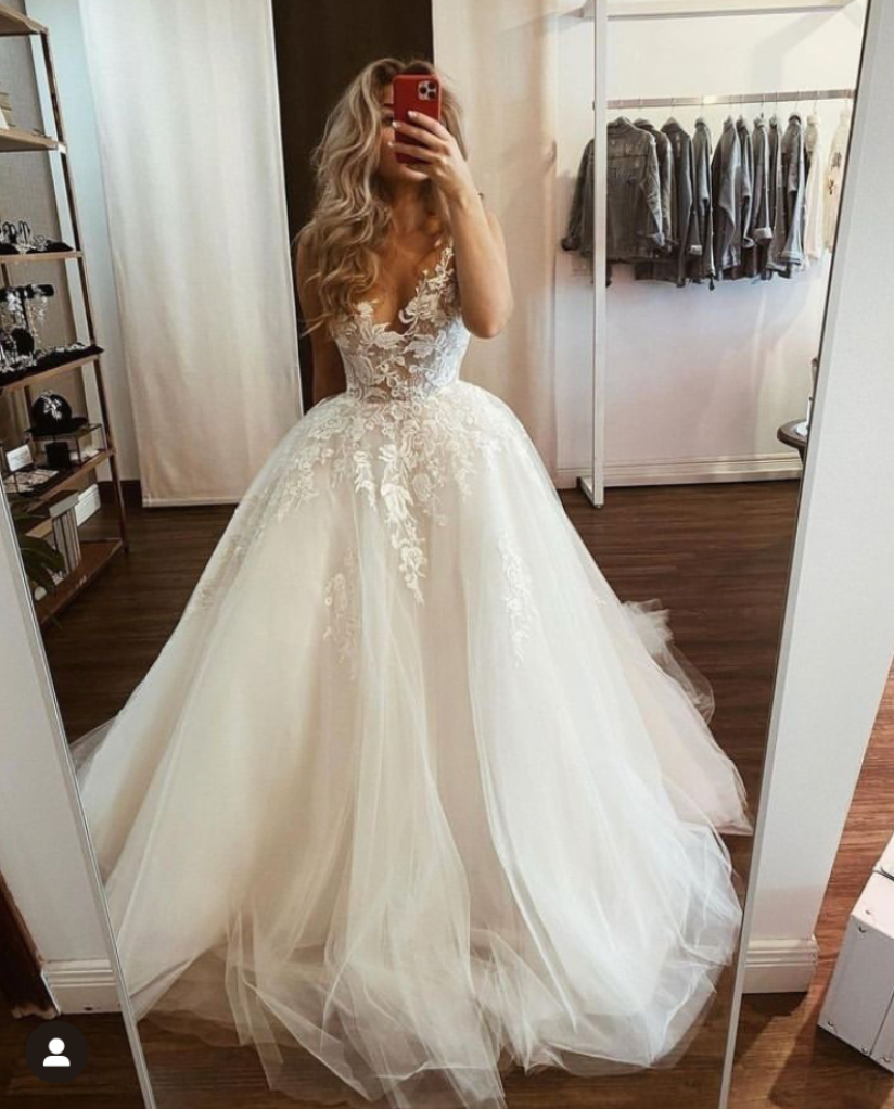 V Neck Wedding Dresses Bridal Gown with Lace Appliques