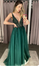 Laden Sie das Bild in den Galerie-Viewer, V Neck Prom Dresses with Sequins Beaded Slit Side Dark Green