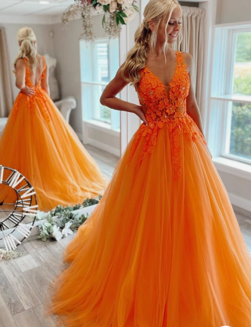 V Neck Prom Dresses Tulle with Appliqué