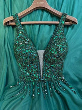 Cargar imagen en el visor de la galería, V Neck Prom Dresses with Rhinestones Green