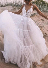 画像をギャラリービューアに読み込む, V Neck Tulle Wedding Dresses Bridal Gown with Appliques