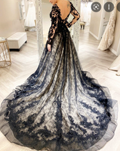 Laden Sie das Bild in den Galerie-Viewer, V Neck Wedding Dresses Bridal Gown Lace Black