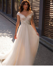 Laden Sie das Bild in den Galerie-Viewer, Sheer Neck Wedding Dresses Bridal Gown GH5