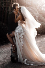 Laden Sie das Bild in den Galerie-Viewer, Strapless Wedding Dresses Bridal Gown with Appliques