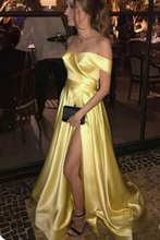 Laden Sie das Bild in den Galerie-Viewer, Yellow Gold Prom Dresses Slit Side