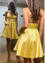 Laden Sie das Bild in den Galerie-Viewer, Yellow Homecoming Dresses under 100